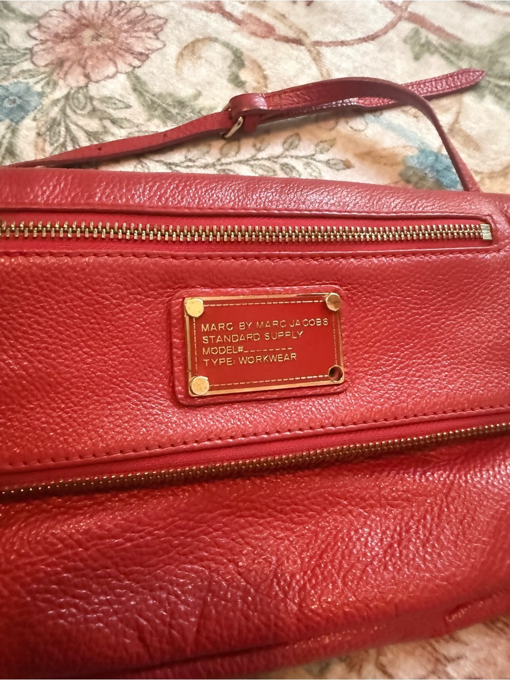 Marc by Marc Jacobs Red Leather Pebbled Crossbody with Gold Hardware - Picture 4 of 15